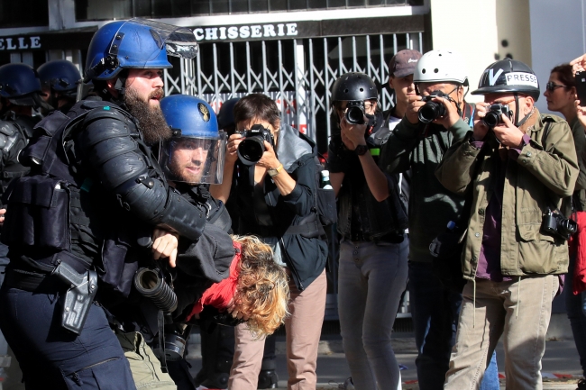 Fransa’da Macron ve hükümet karşıtı protestolar